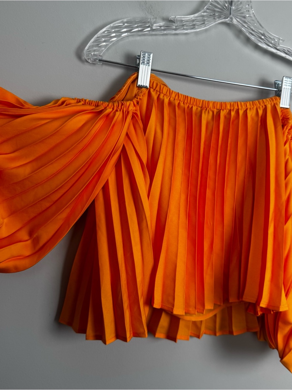 EXPRESS | NEW Off-the-Shoulder Pleated Orange Blouse Women’s Size Medium - Picture 8 of 9